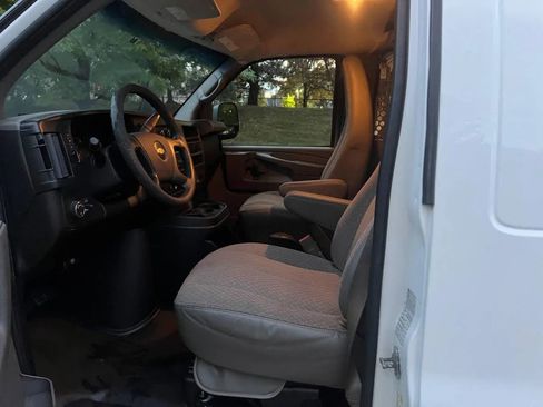 Used 2015 Chevrolet Express 2500 image 7