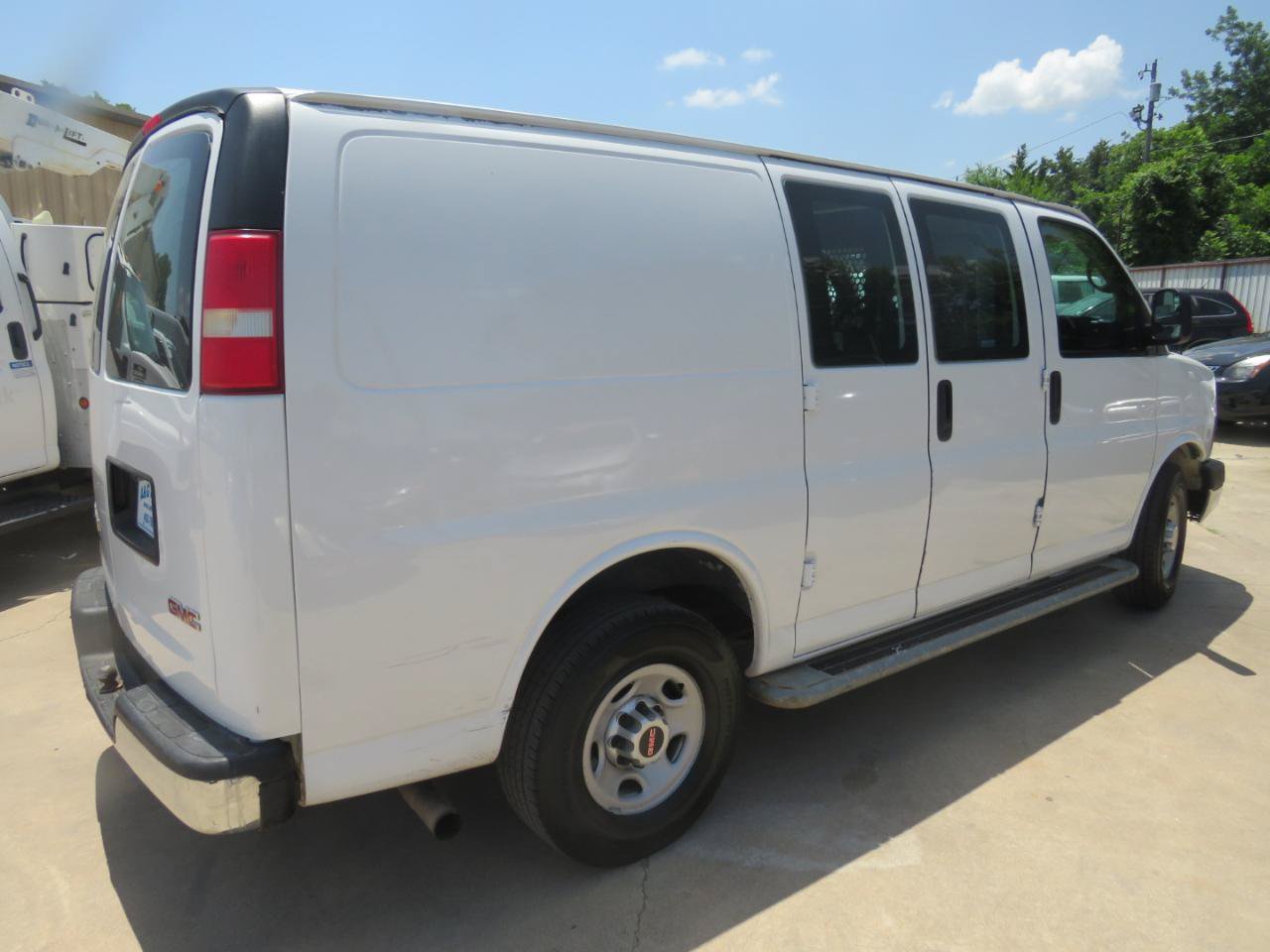 Used 2014 GMC Savana 2500 RWD image 4