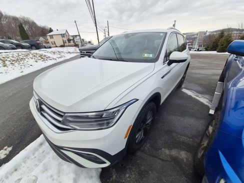 Used 2024 Volkswagen Tiguan SE image 3