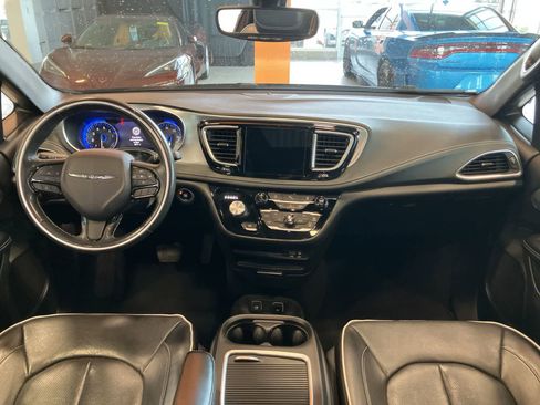 Used 2020 Chrysler Pacifica Limited w/ S Appearance Package FWD image 26