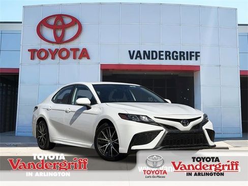 Certified 2024 Toyota Camry SE image 1