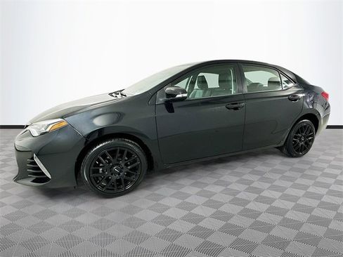 Used 2017 Toyota Corolla SE image 8