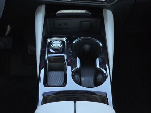 Certified 2025 Buick Envision Avenir image 23