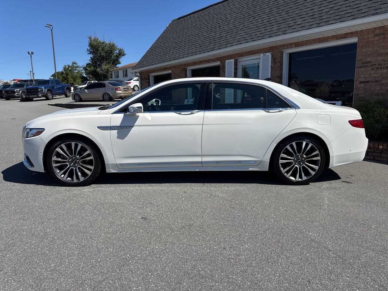 Used 2020 Lincoln Continental Reserve w/ Luxury Package AWD/4WD image 16