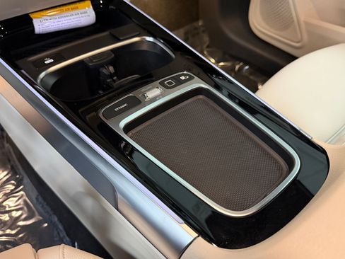 Used 2025 Mercedes-Benz GLB 250 GLB 250 image 32