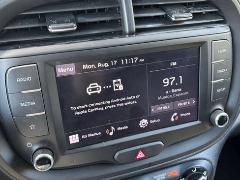 Used 2025 Kia Soul LX w/ LX Technology Package FWD image 20