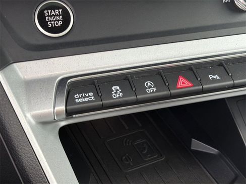 Used 2024 Audi Q3 2.0T Premium image 16