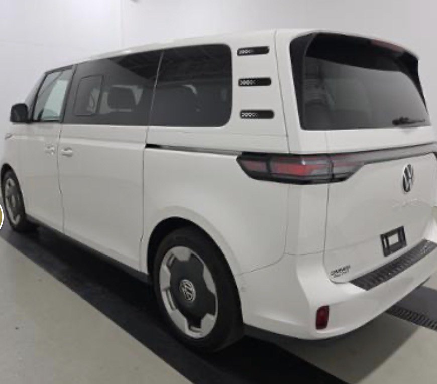 Used 2025 Volkswagen ID. Buzz Pro S RWD image 8