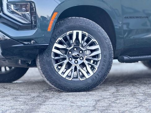 New 2026 Chevrolet Suburban Z71 w/ Comfort Package image 2