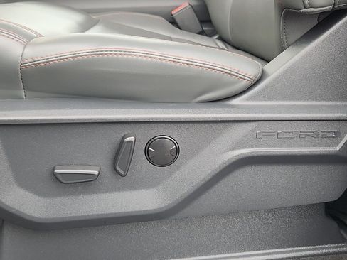 Used 2025 Ford Expedition Active image 9