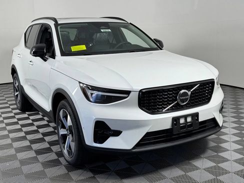 New 2026 Volvo XC40 B5 Plus w/ Protection Package Premier AWD/4WD image 3