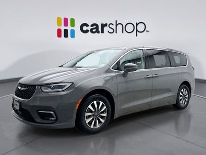 Used 2022 Chrysler Pacifica Touring-L