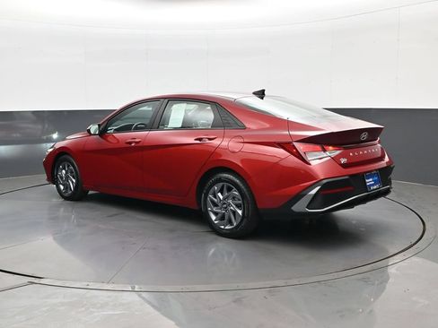 Certified 2024 Hyundai Elantra SEL FWD image 7