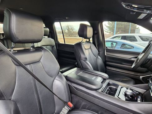 Used 2023 Jeep Wagoneer Series II image 13