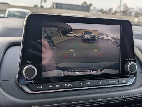 Used 2024 Nissan Rogue S image 15