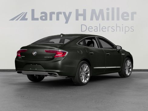 Used 2018 Buick LaCrosse Avenir image 2