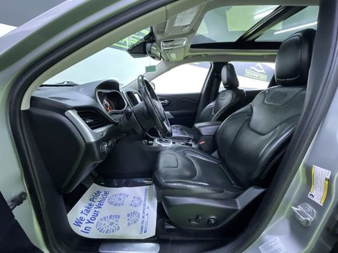 Used 2017 Jeep Cherokee Overland w/ Technology Group image 18