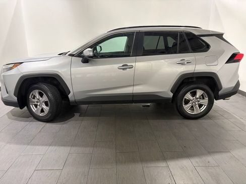 Used 2025 Toyota RAV4 XLE AWD/4WD image 2