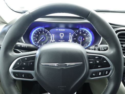 Certified 2023 Chrysler Pacifica Touring-L FWD image 31