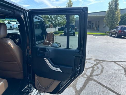 Used 2014 Jeep Wrangler Unlimited Sahara w/ Max Tow Package AWD/4WD image 30