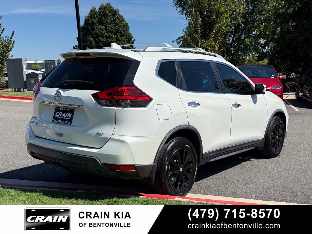 Used 2017 Nissan Rogue SV w/ SV Premium Package FWD image 7