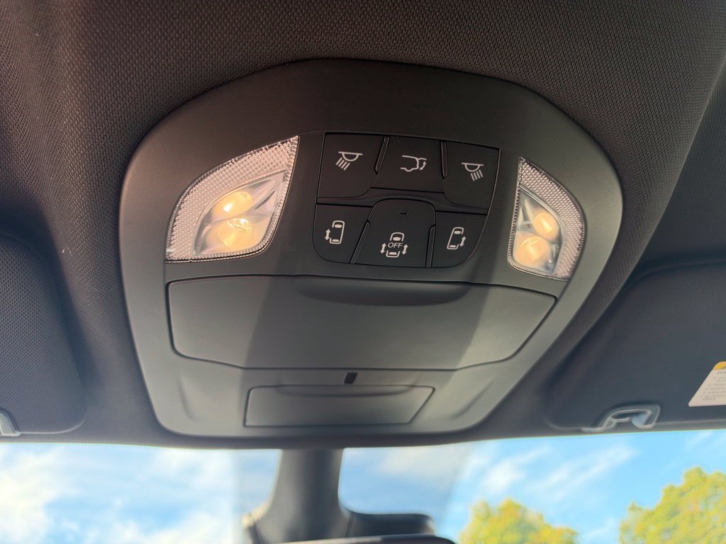 New 2027 Chrysler Pacifica Select AWD/4WD image 31
