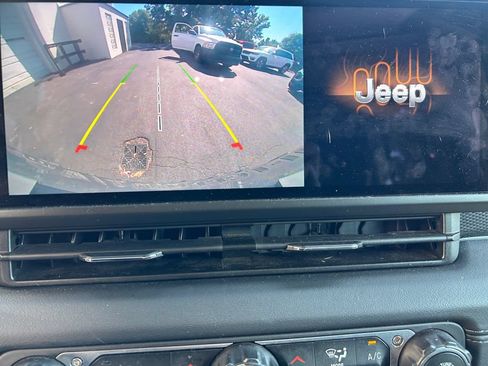 Used 2024 Jeep Wrangler Unlimited Rubicon 4xe AWD/4WD image 24