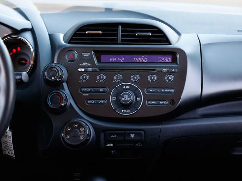 Used 2013 Honda Fit Sport image 34