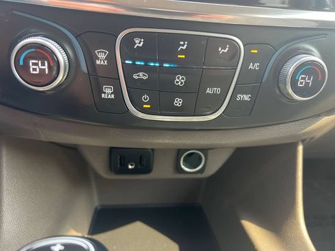 Used 2020 Chevrolet Traverse LT AWD/4WD image 20