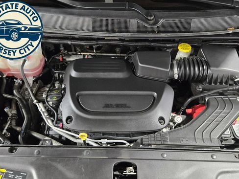 Used 2025 Chrysler Pacifica Select FWD image 42