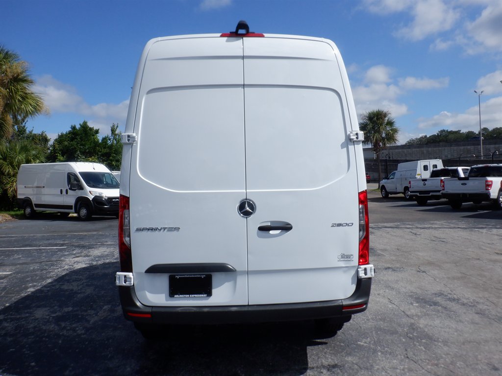 Used 2025 Mercedes-Benz Sprinter 2500 image 4