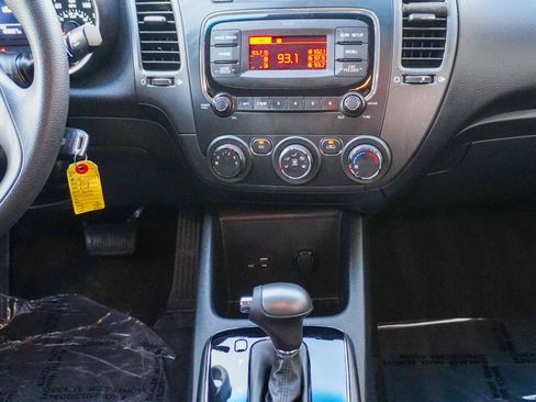 Used 2018 Kia Forte LX image 24