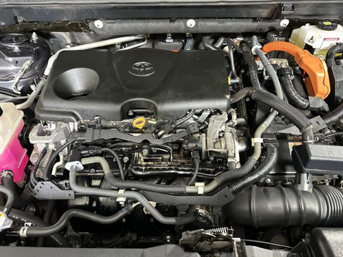 Used 2021 Toyota RAV4 LE image 67