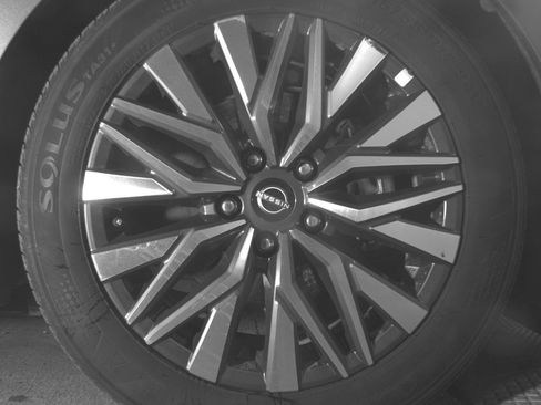 Used 2025 Nissan Altima 2.5 SV FWD image 13
