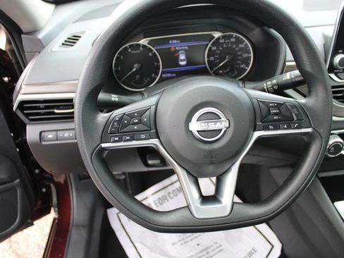 Used 2024 Nissan Altima 2.5 SV FWD image 12