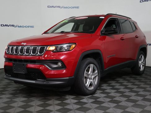 Used 2024 Jeep Compass Latitude AWD/4WD image 11