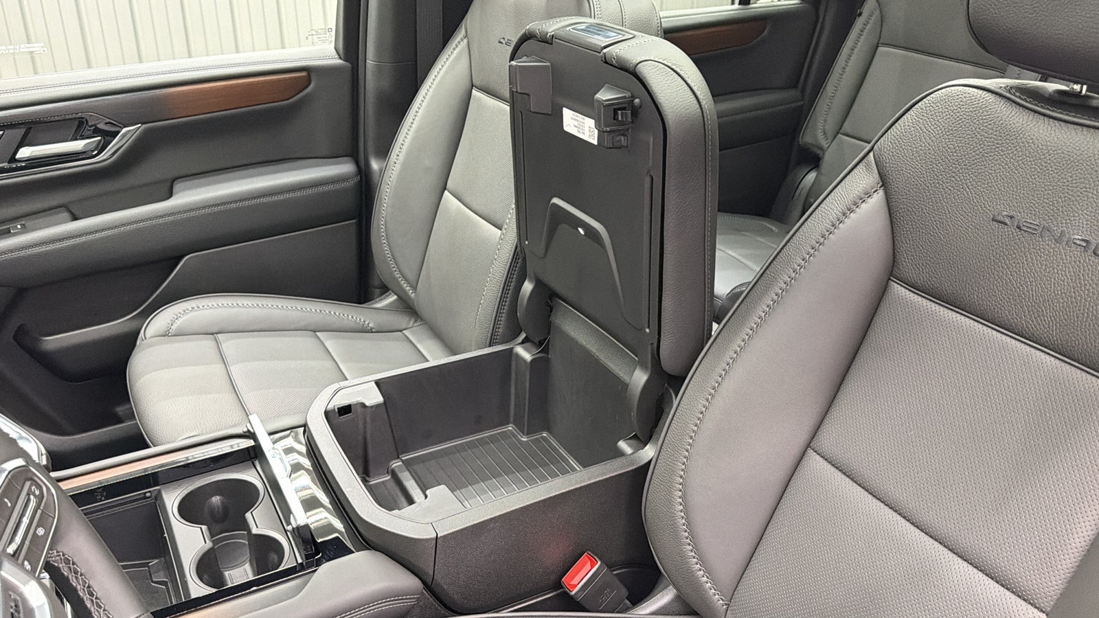 Used 2026 GMC Yukon XL Denali w/ Sun & Power Step Package AWD/4WD image 25