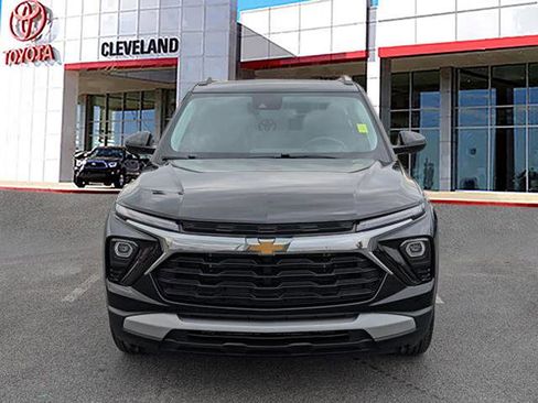 Used 2025 Chevrolet TrailBlazer LT w/ Driver Confidence Package image 3