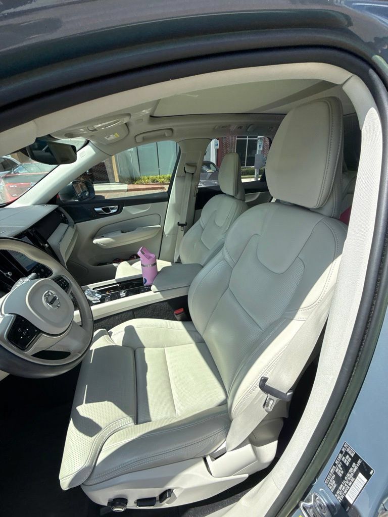 Used 2023 Volvo XC60 B5 Ultimate w/ Protection Package Premier AWD/4WD image 2