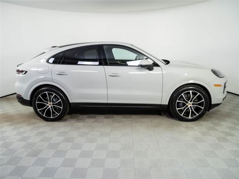 New 2026 Porsche Cayenne Coupe AWD/4WD image 28