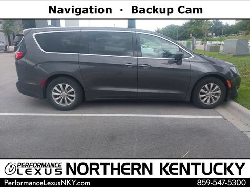 Used 2018 Chrysler Pacifica Touring Plus FWD image 1