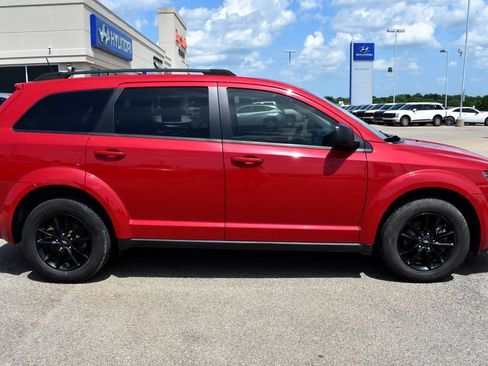 Used 2020 Dodge Journey SE w/ SE Popular Equipment Group FWD image 2
