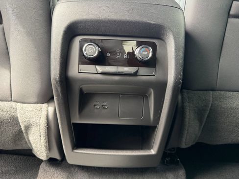 Used 2026 Chevrolet Traverse LT AWD/4WD image 38