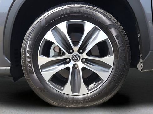 Used 2021 Toyota Highlander XLE FWD image 30
