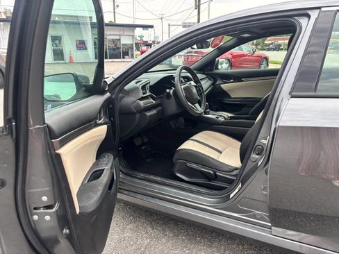 Used 2018 Honda Civic EX image 12