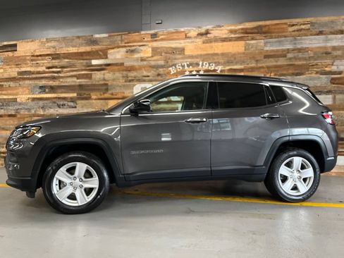 Used 2022 Jeep Compass Latitude w/ Convenience Group AWD/4WD image 15