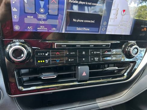Used 2022 Toyota Highlander Limited FWD image 28