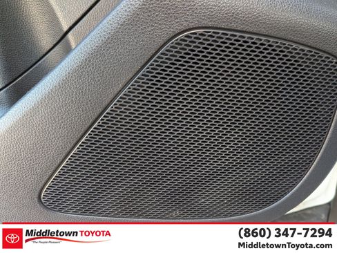 Used 2025 Toyota Corolla Cross L AWD/4WD image 13