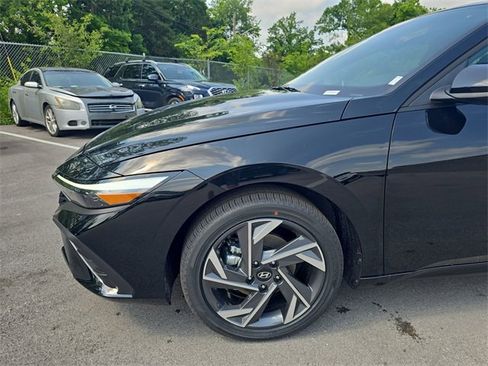 New 2025 Hyundai Elantra SEL image 10
