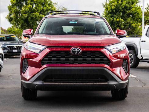Used 2025 Toyota RAV4 XLE image 2